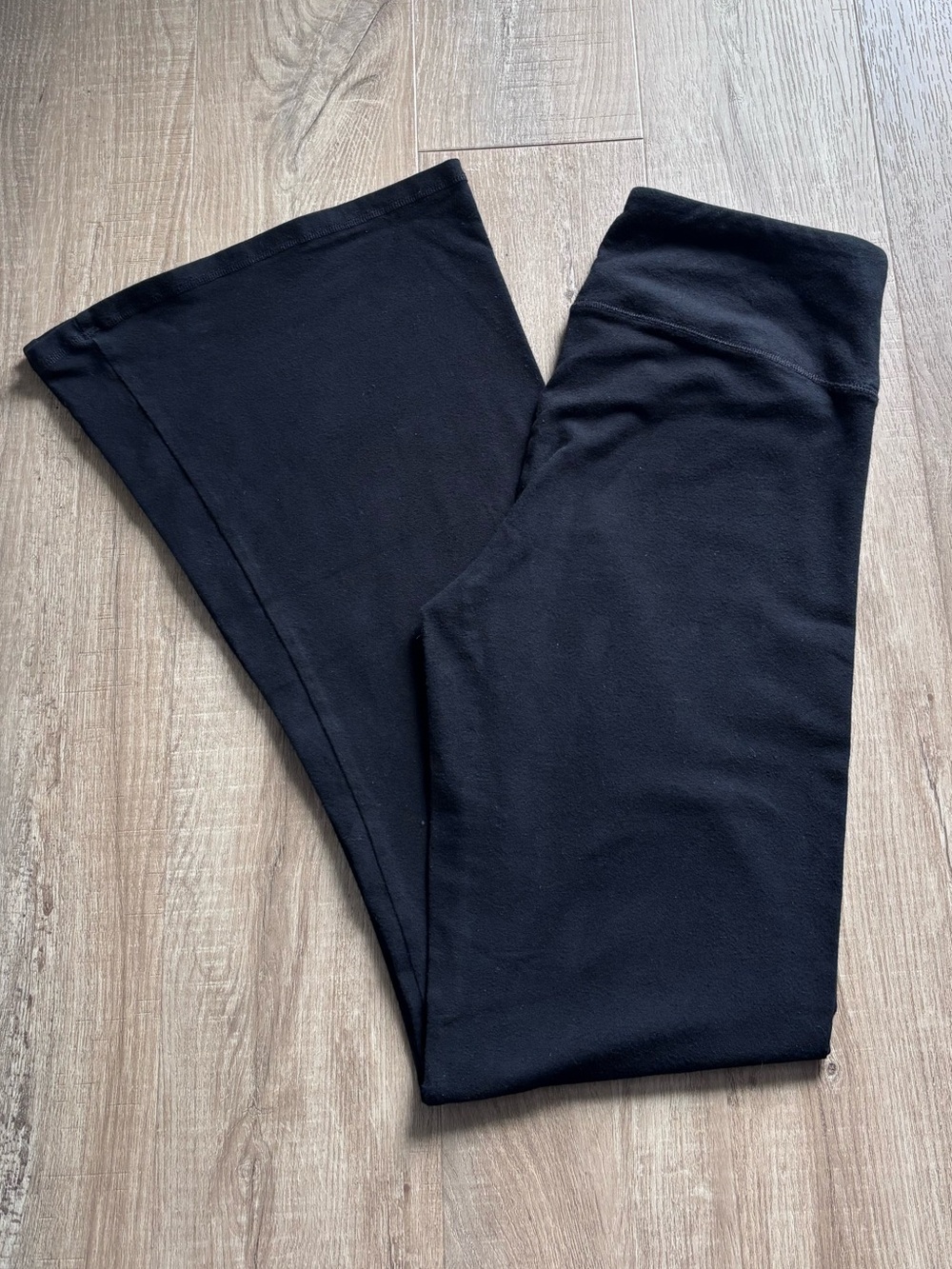 Hollister Flare High Rise Cross Over Waist Pants in Black 31”